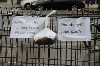 Gabenzaun in Hamburg: Sachspenden für die Unerwünschten