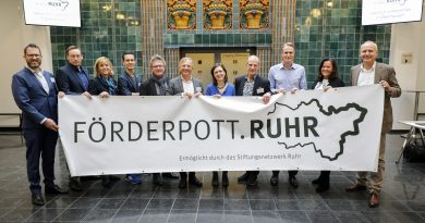 Die Förderer des „Förderpott.Ruhr 2020“ feiern den Start der ruhrgebietsweiten Ausschreibung