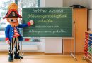 Hob-Preis 2025/26 – Stiftung Kinderförderung von Playmobil vergibt 250.000 Euro an Schulen Eine Playmobil-Figur steht an einer Schultafel