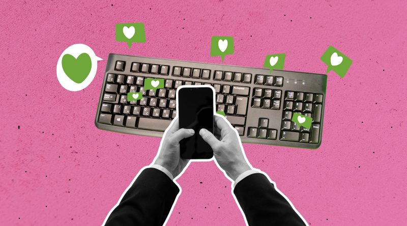 Tastatur mit grünen Herzen und zwei Händen, die ein Smartphone halten