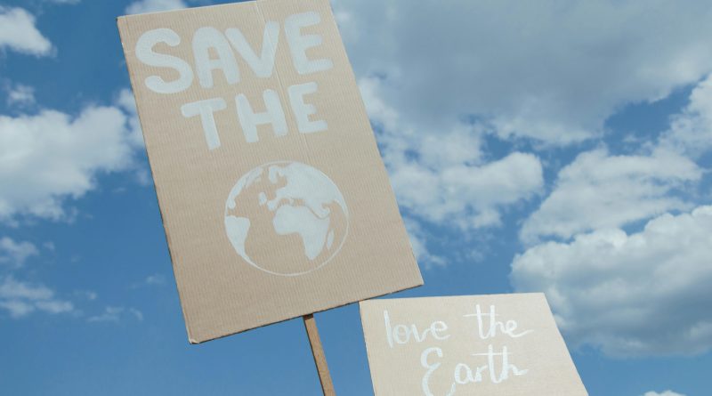 Schilder bei Klimaschutz-Demo